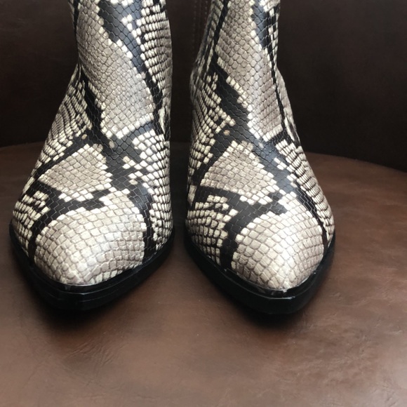 Marc Fisher LTD Yilda Leather Booties - Picture 6 of 8